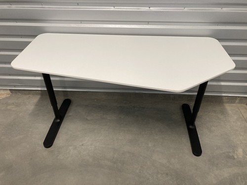 White ikea bekant desks - white,