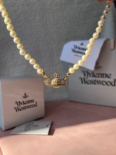 collier ras du coup vintage perles pendentif doré Vivienne Westwood