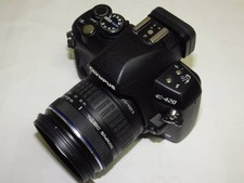 Boîtier du reflex numérique Olympus E-420 avec objectif d'origine 14-42 mm, b...