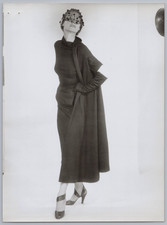 1960 Women's fashion with Schiaparelli veil? Vintage Fashion Haute Couture Photo