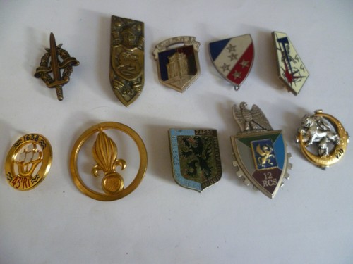 Lot insignes militaire - insignes, pucelle