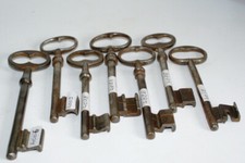 lot 7 anciennes clefs fer pour