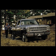 Photo A.003047 DODGE W200