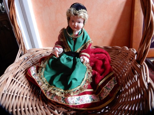 Poupée folklorique régionale - poupée,