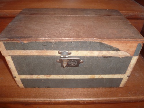 Ancien coffre bois a - en,