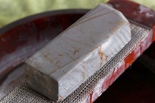 Pierre à aiguiser naturelle