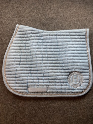 Harcour karembar tapis - 🐴,