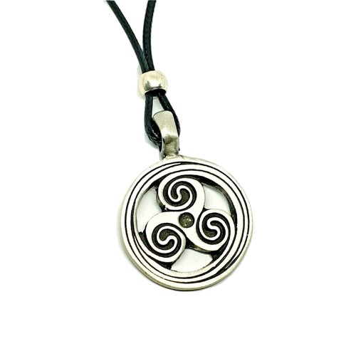 Pendentif triskèle symbole