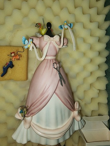 Wdcc dress lovely - a,