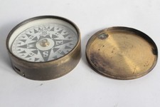 Ancienne boussole de voyage