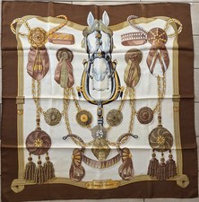 CARRE HERMES FRONTAUX ET