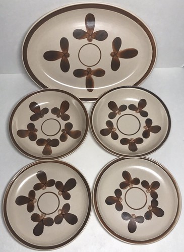 Ensemble plat assiettes - plat, et