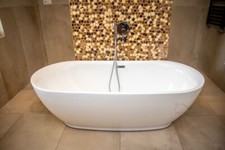 Baignoire îlot acrylique autoportante autonome Adele 165x80cm siphon ClickClack