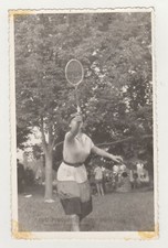 Jolie robe fille jouant au