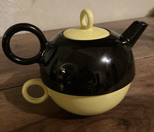 Petite théière et tasse  égoïste en porcelaine jaune et noire