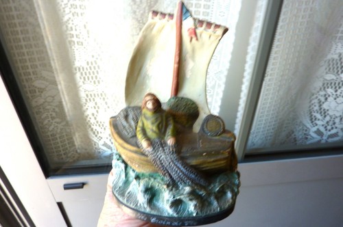 Ancienne terre cuite - , pecheur