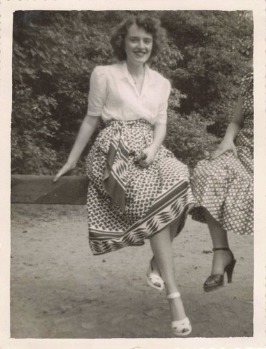 Ancienne photographie jeune - ancienne,