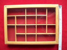 TRÈS BELLE  VITRINE MURALE EN