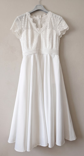Robe blanche dentelle fluide