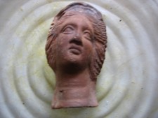 magnifique tête de tanagra en