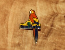 Sunparks Sun Parks Parrot Old Collectible Pin Badge 