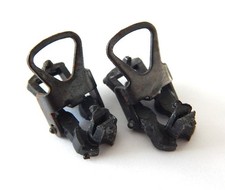 R 16362 - DEUX ATTELAGES A BOUCLE 27 mm POUR WAGON MARCHANDISE LIMA  HO