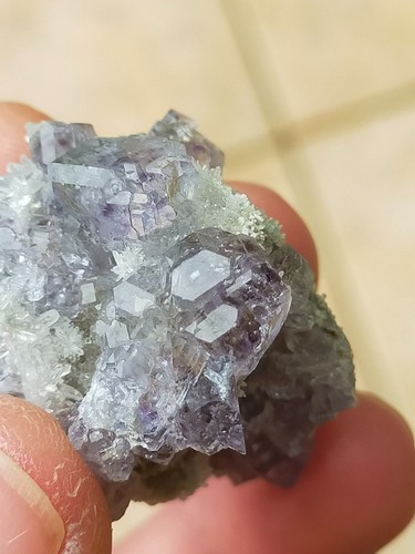 Très belle tanzanite fluorine - très,