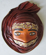 Décoration murale Masque en cuir Visage de femme orientale 22 x 18 cm