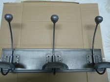 Porte-manteaux mural tôle 3