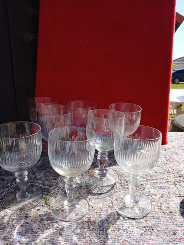 Huit verres anciens - huit,