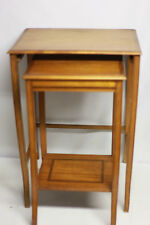 Deux tables gigognes teinté