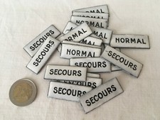 20 PETITES PLAQUES ÉMAILLÉES