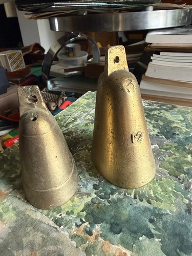 Cloches bronze anciennes - bronze,