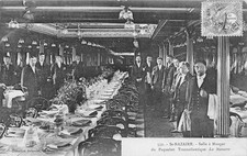 CPA 44 SAINT NAZAIRE DINING ROOM OF THE TRANSATLANTIC LINER LE NAVARRE (with