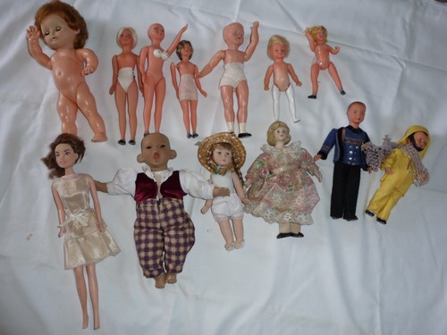 Lot petites poupées - petites,