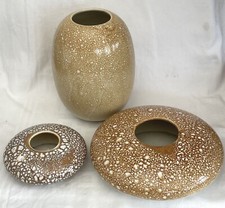 3 vases de VILLEROY & BOCH, modèle China, forme galet et ovoïde