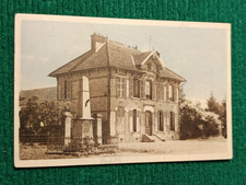 Old postcard (10) - lenses - The Monument - The Town Hall - School group in the back