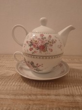 Ravissant ensemble Théière ,Tasse et sous tasse en porcelaine Tea for One