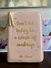 Palette Et Étui Simili Cuir