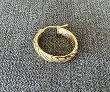 Jolie boucle d'oreille unique en or massif 9 carats - dormeuse