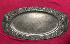 Grand Plat. Étain repoussé