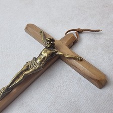 Crucifix en Bois et Métal –