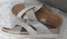 PAIRE DE CHAUSSURES MULES