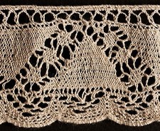 DENTELLE ANCIENNE AUX FUSEAUX