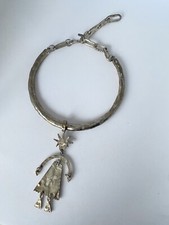 Collier torque moderniste