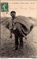 S22957 postcard 28 in Beauce - straw carrier