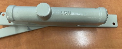 Ferme porte lcn 3132 vendu - ,