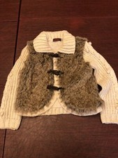 Catimini Girls Sweater Size 6 Color Tan with Fur. Cable knit design w toggles 
