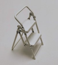 escabeau en fer blanc