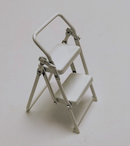 Escabeau fer blanc - en,